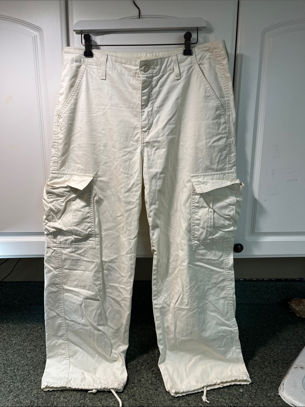 Levi's ‘94 baggy Cream Cargo Pants for Women